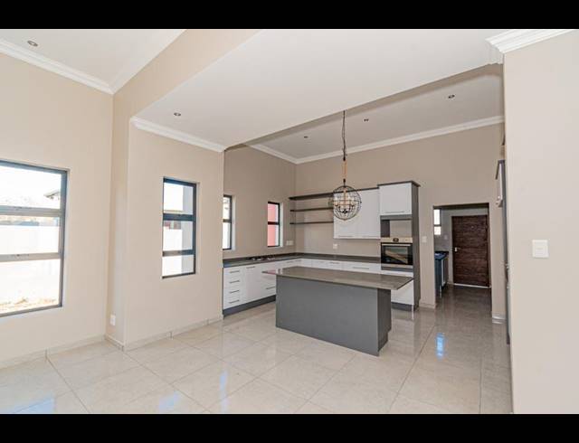 3 BEDROOM PROPERTY TO RENT IN COPPERLEAF ESTATE